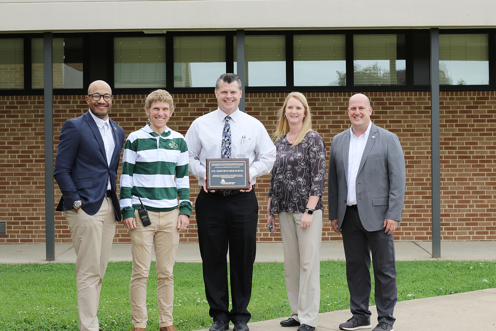 Director of Field Experiences Kenneth Griffin presents the Ste. Genevieve R-II administration and high school administration with the 2018-2019 Best Partners Plaque. Pictured left to right: Director of Field Experiences Kenneth Griffin, high school Assistant Principal John Boyd, Jr., Assistant Superintendent Dr. Paul Taylor, Superintendent Dr. Julie Flieg and high school Principal Chris Hoehne.
