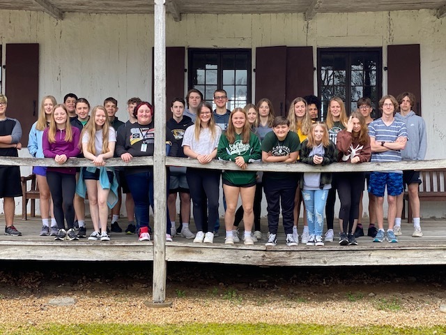 French I Classes Take Walking Tour of Historic Homes
