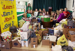 Bloomsdale Elementary Lead Groups Organize Food Drive
